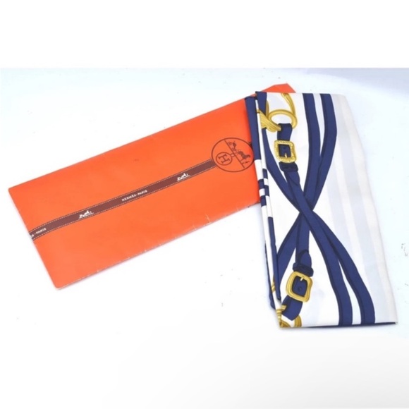 Hermès Silk Scarf, Brides of Paris series, with Open Hermés Scarf Bag - Picture 7 of 11